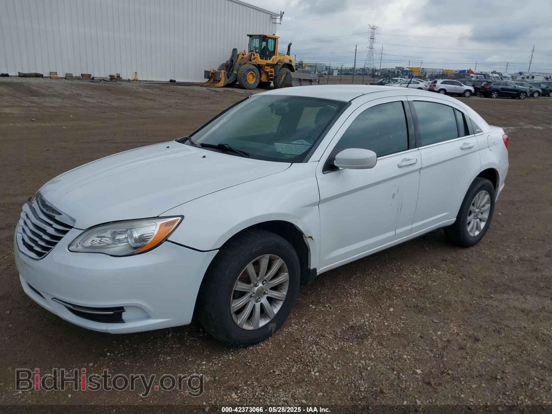 2012 CHRYSLER 200 - VIN: 1C3CCBBB1CN288945 - Фото 2