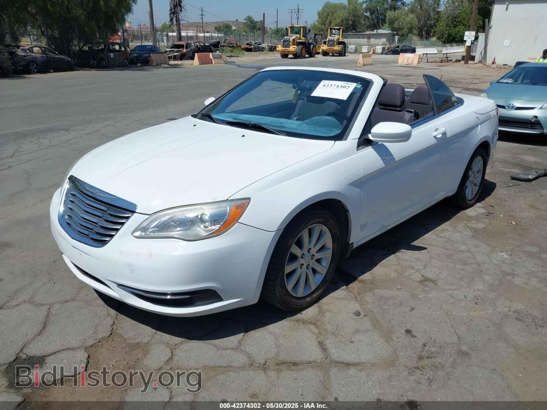 2012 CHRYSLER 200 - VIN: 1C3BCBEB3CN218886 - Фото 2