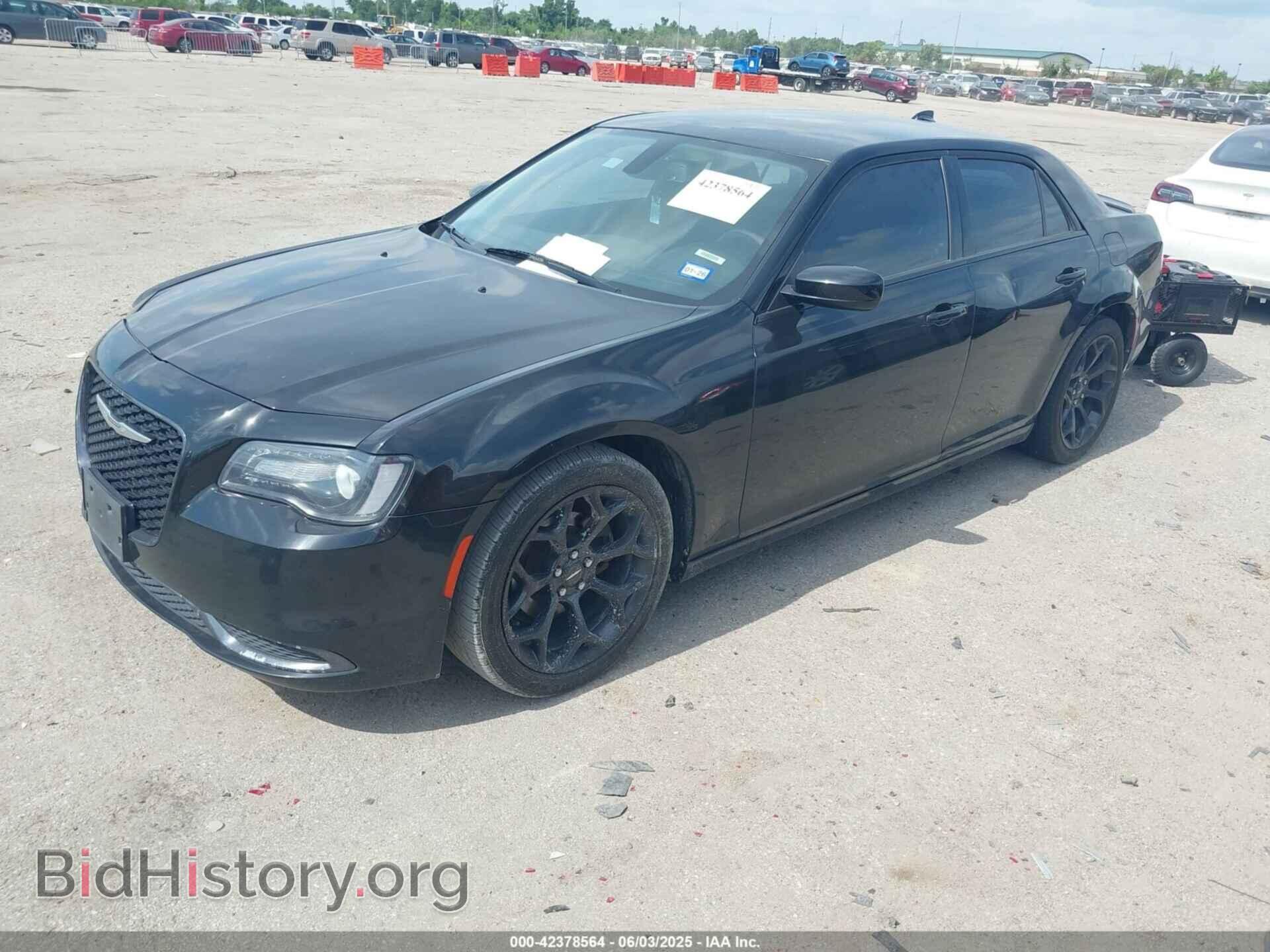 2019 CHRYSLER 300 - VIN: 2C3CCAAGXKH528704 - Фото 2