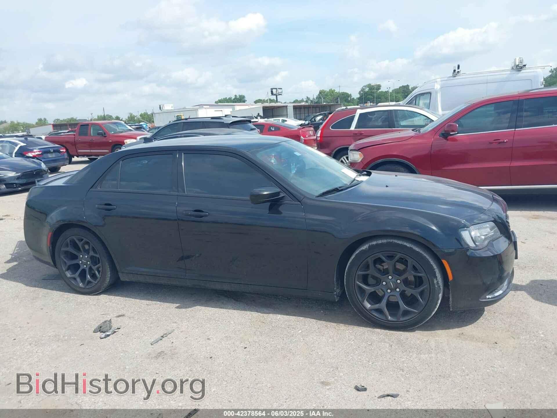 2019 CHRYSLER 300 - VIN: 2C3CCAAGXKH528704 - Фото 12