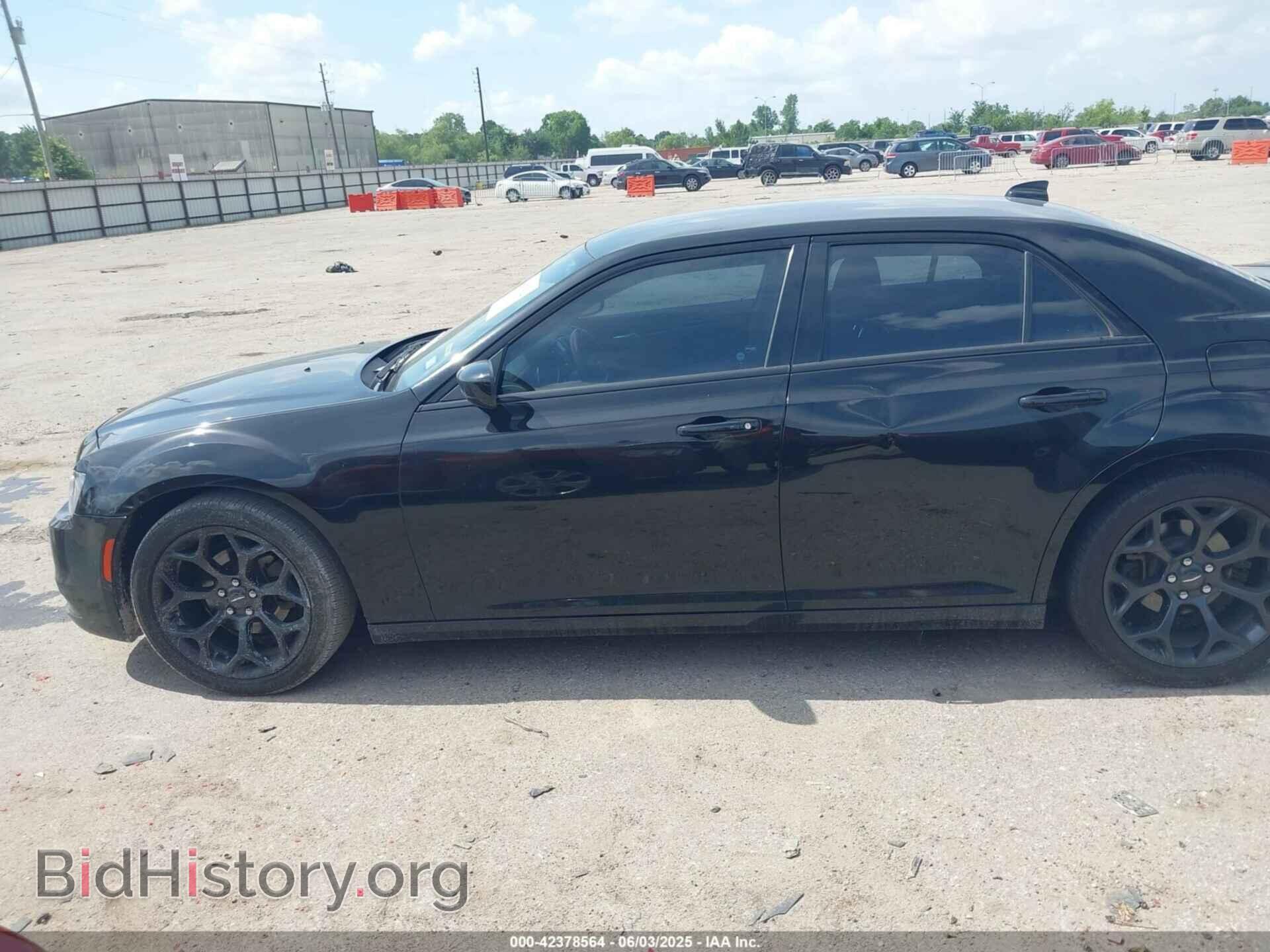2019 CHRYSLER 300 - VIN: 2C3CCAAGXKH528704 - Фото 13