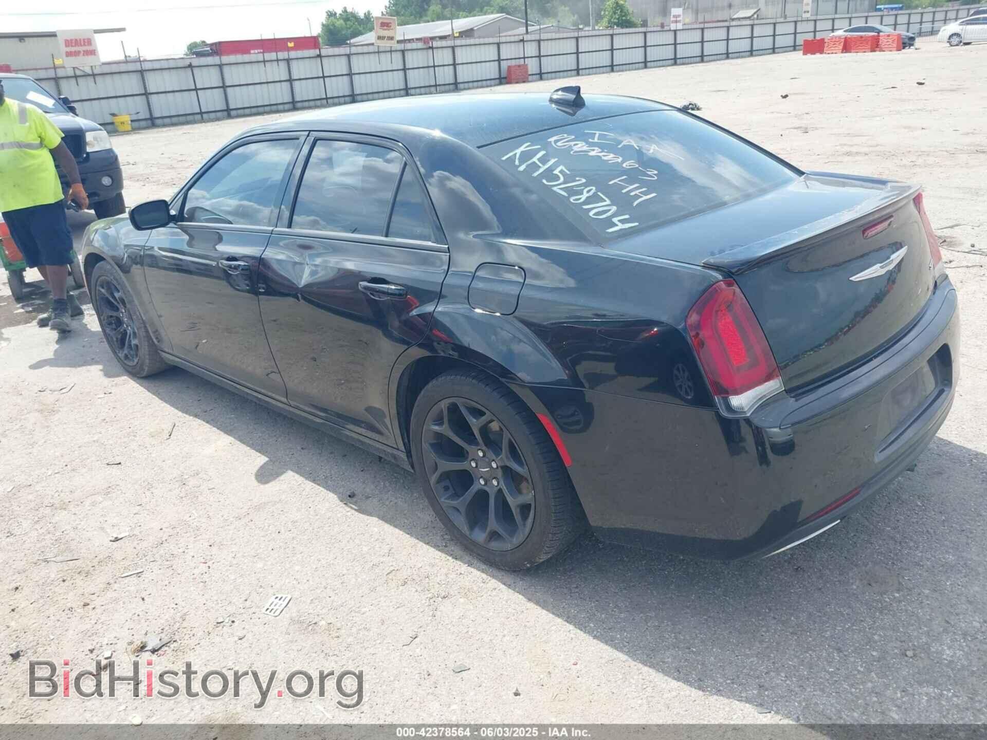 2019 CHRYSLER 300 - VIN: 2C3CCAAGXKH528704 - Фото 3