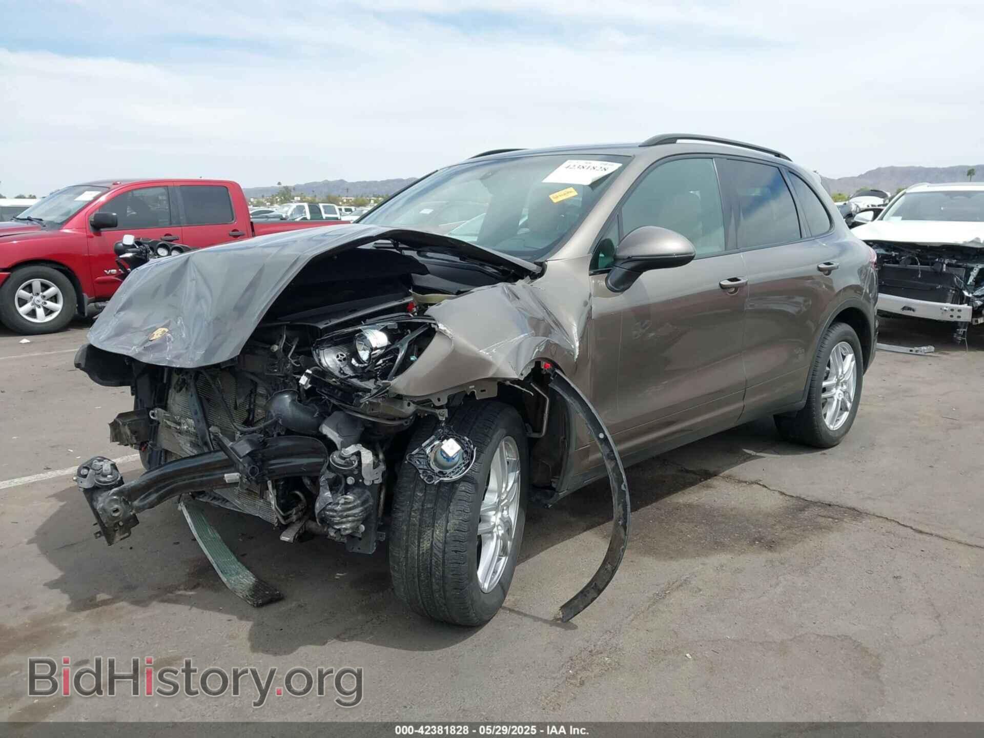 2016 PORSCHE CAYENNE - VIN: WP1AA2A29GLA01796 - Photo 2