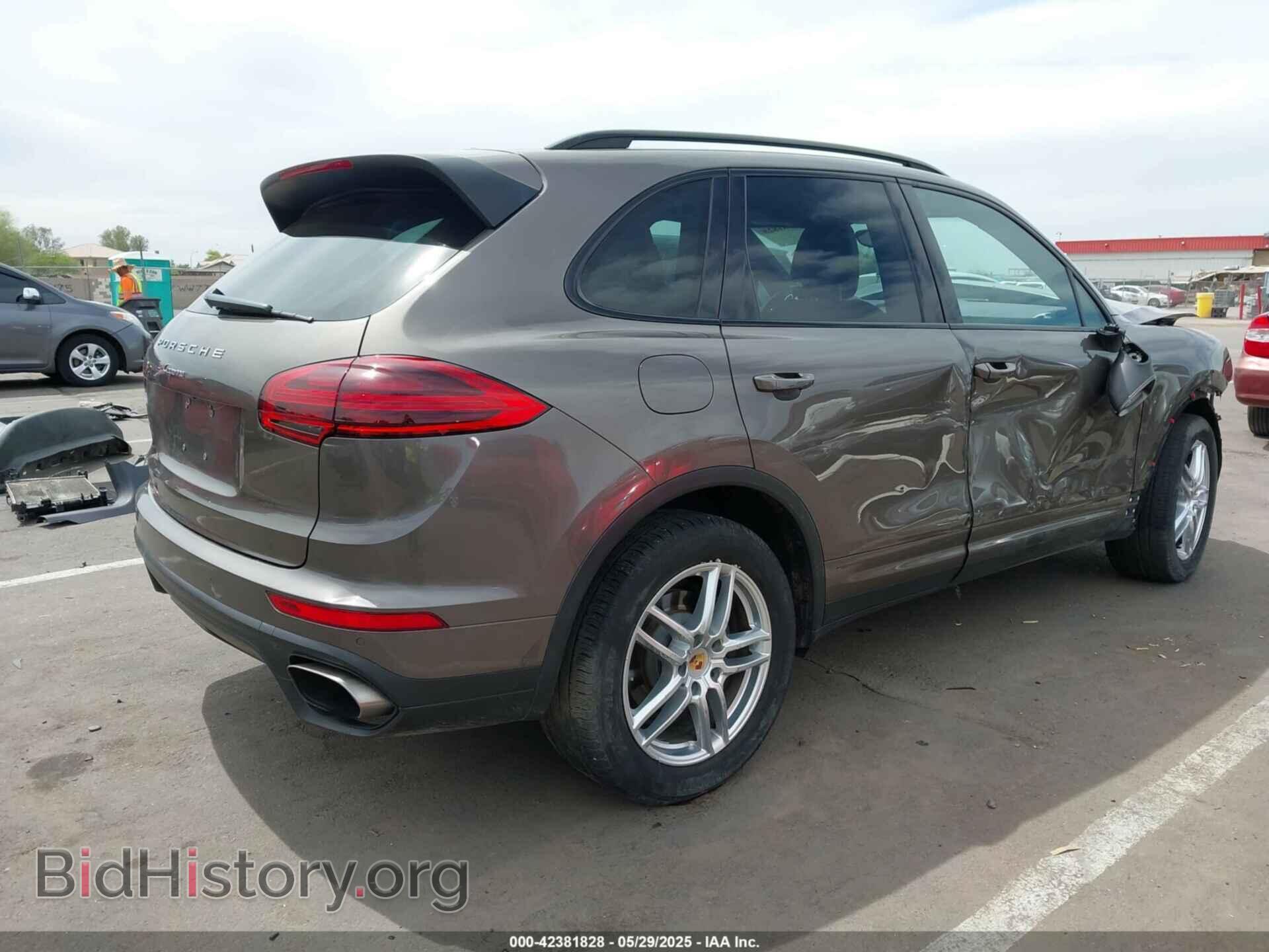2016 PORSCHE CAYENNE - VIN: WP1AA2A29GLA01796 - Photo 4