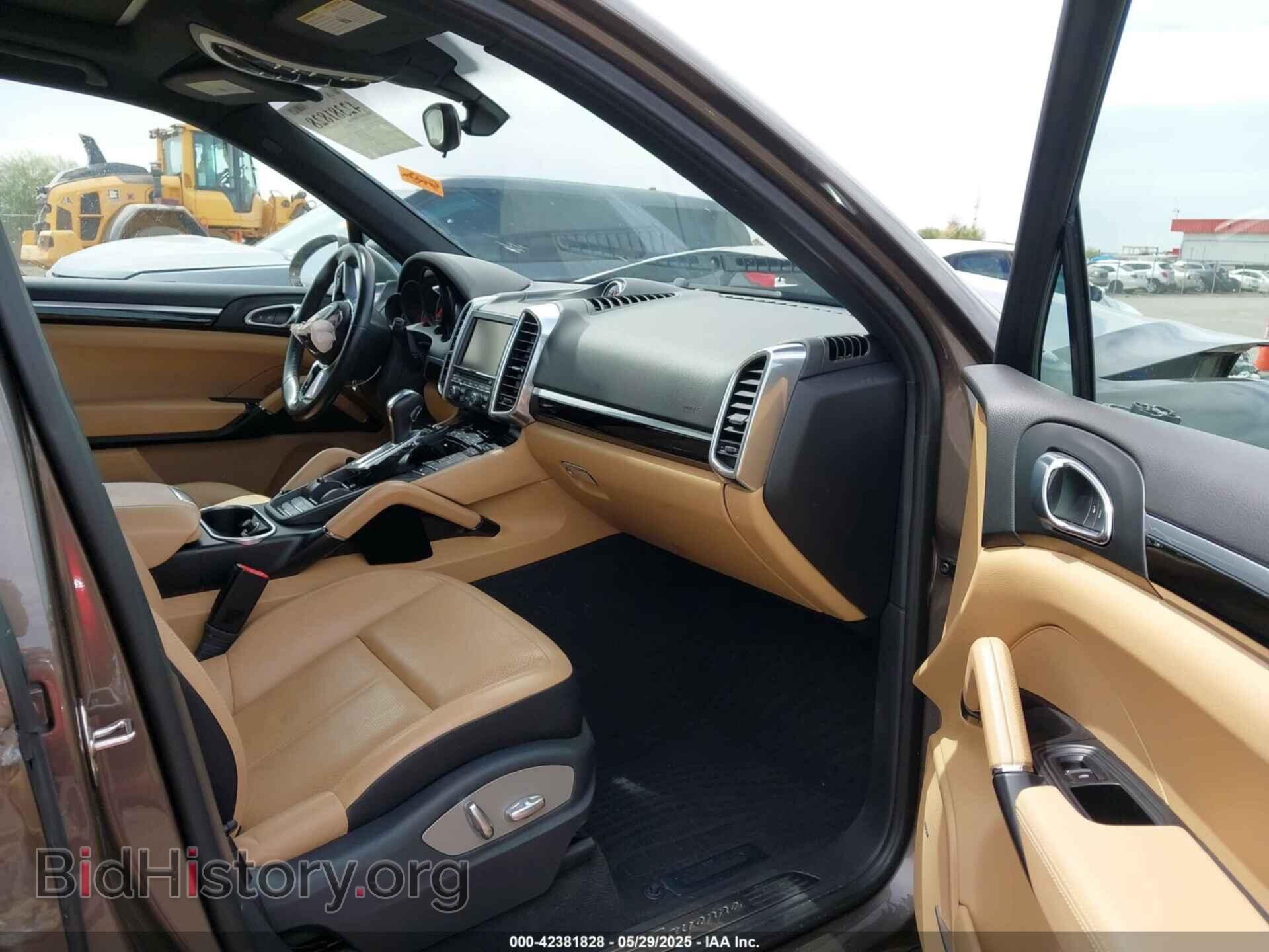 2016 PORSCHE CAYENNE - VIN: WP1AA2A29GLA01796 - Photo 5