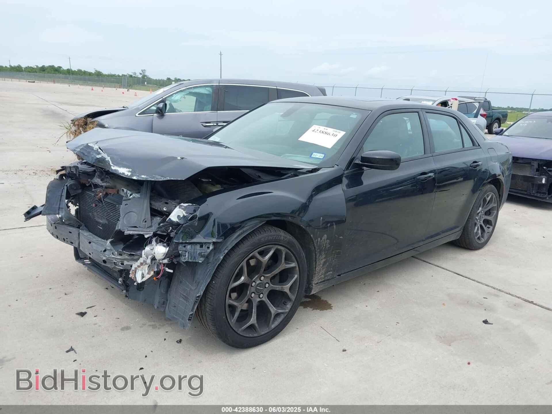 2017 CHRYSLER 300 - VIN: 2C3CCABG1HH663688 - Фото 2