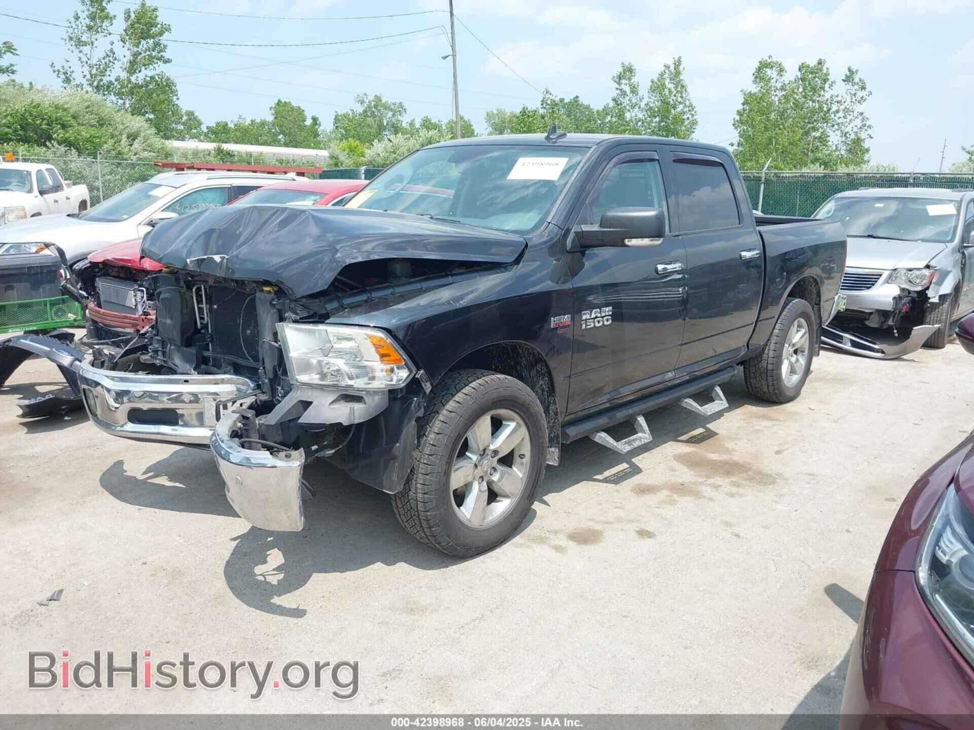 2017 RAM 1500 - VIN: 3C6RR7LT3HG613899 - Фото 2