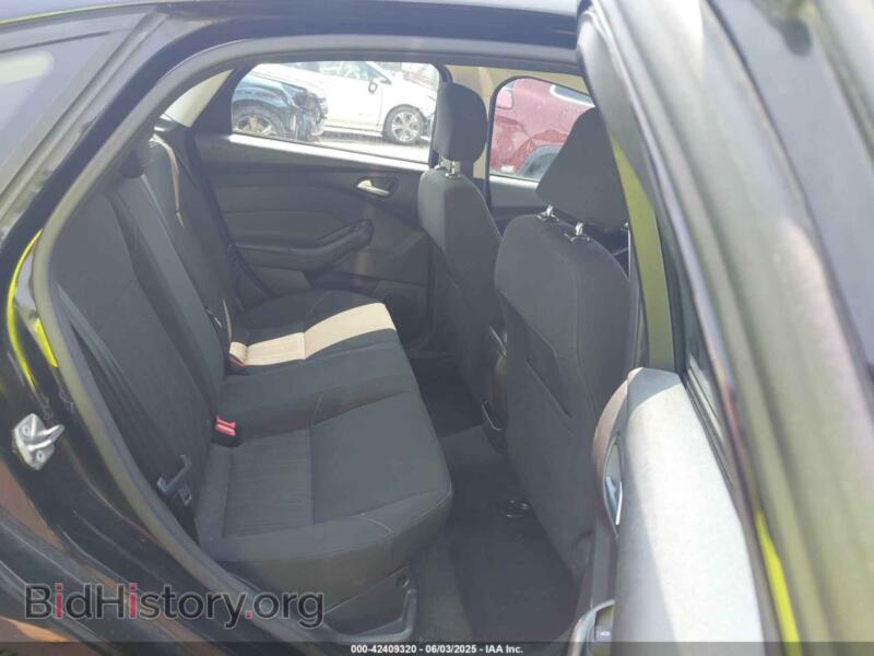 2017 Ford FOCUS (VIN 1FADP3F25HL292056) — photo 8 of 16