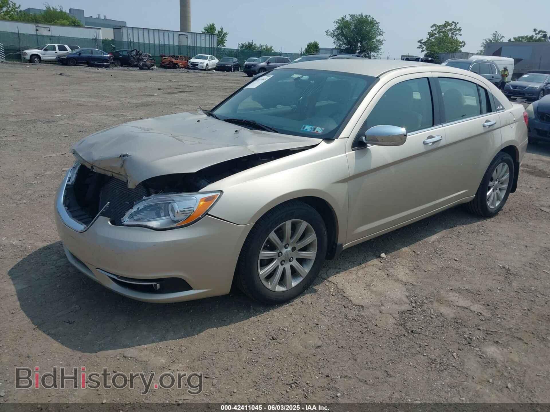 2013 CHRYSLER 200 - VIN: 1C3CCBCG2DN578879 - Фото 2