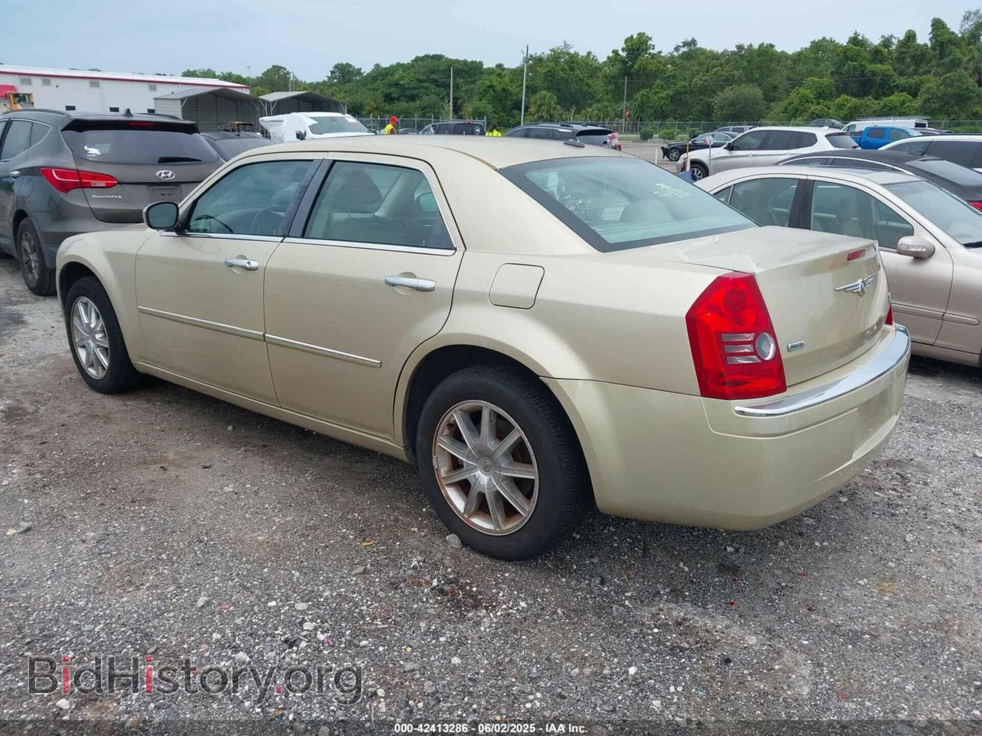 2010 CHRYSLER 300 - VIN: 2C3CK3CV8AH210878 - Фото 3