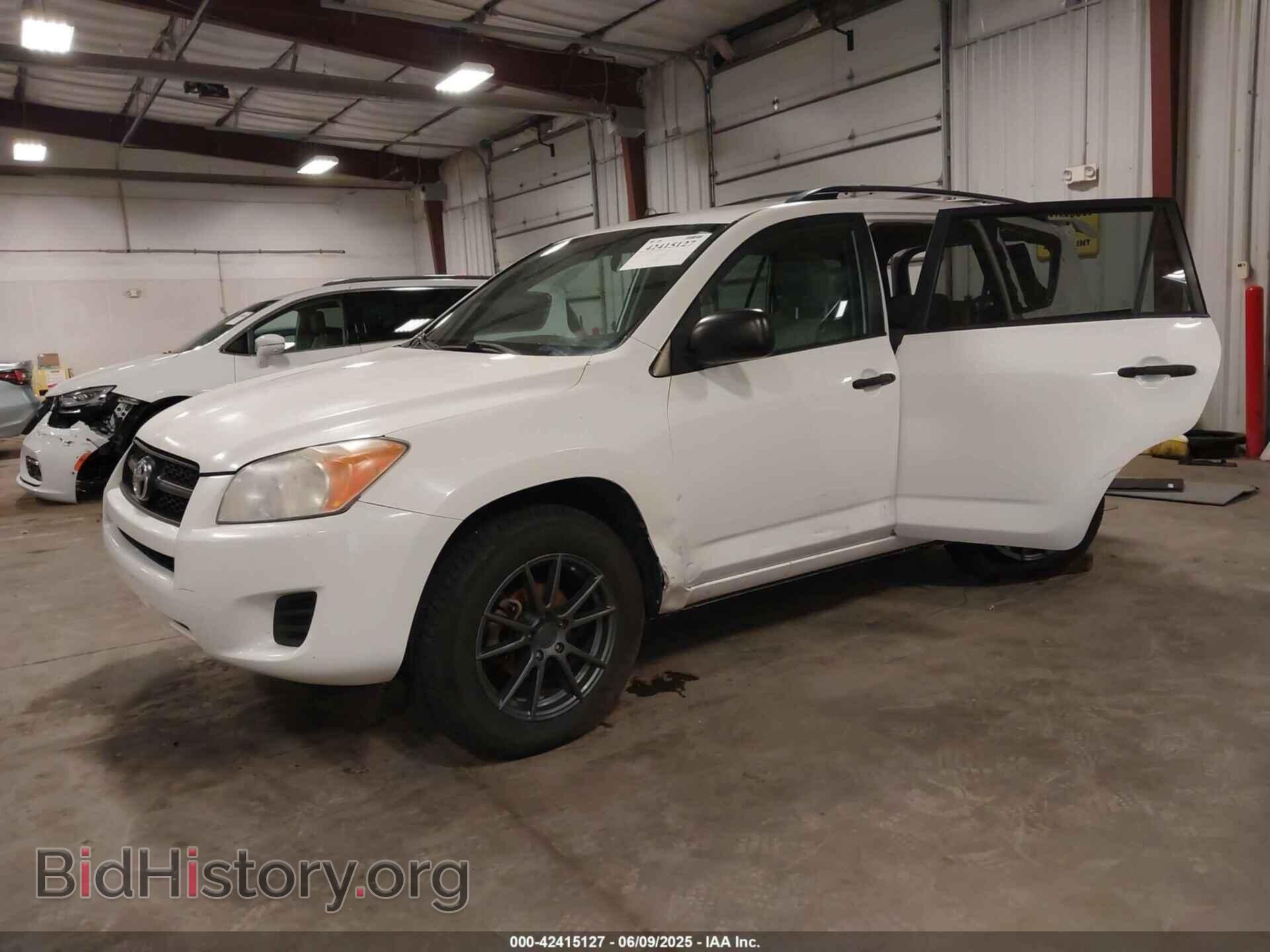 2011 TOYOTA RAV4 - VIN: 2T3BF4DV5BW085663 - Фото 2