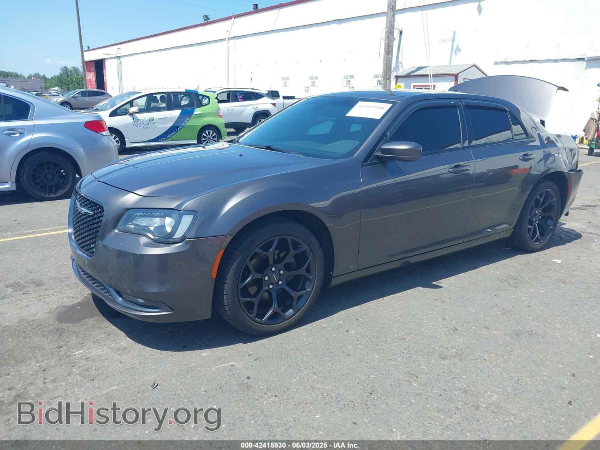 2019 CHRYSLER 300 - VIN: 2C3CCABG4KH656015 - Фото 2