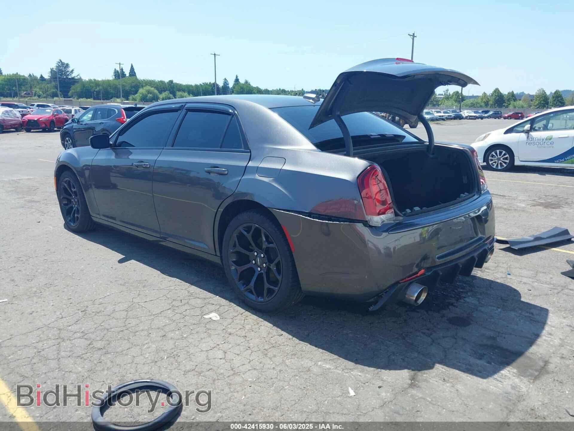 2019 CHRYSLER 300 - VIN: 2C3CCABG4KH656015 - Фото 3