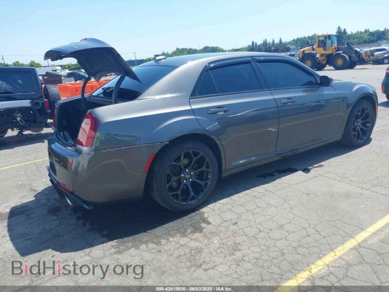 2019 Chrysler 300 (VIN 2C3CCABG4KH656015) — photo 4 of 16