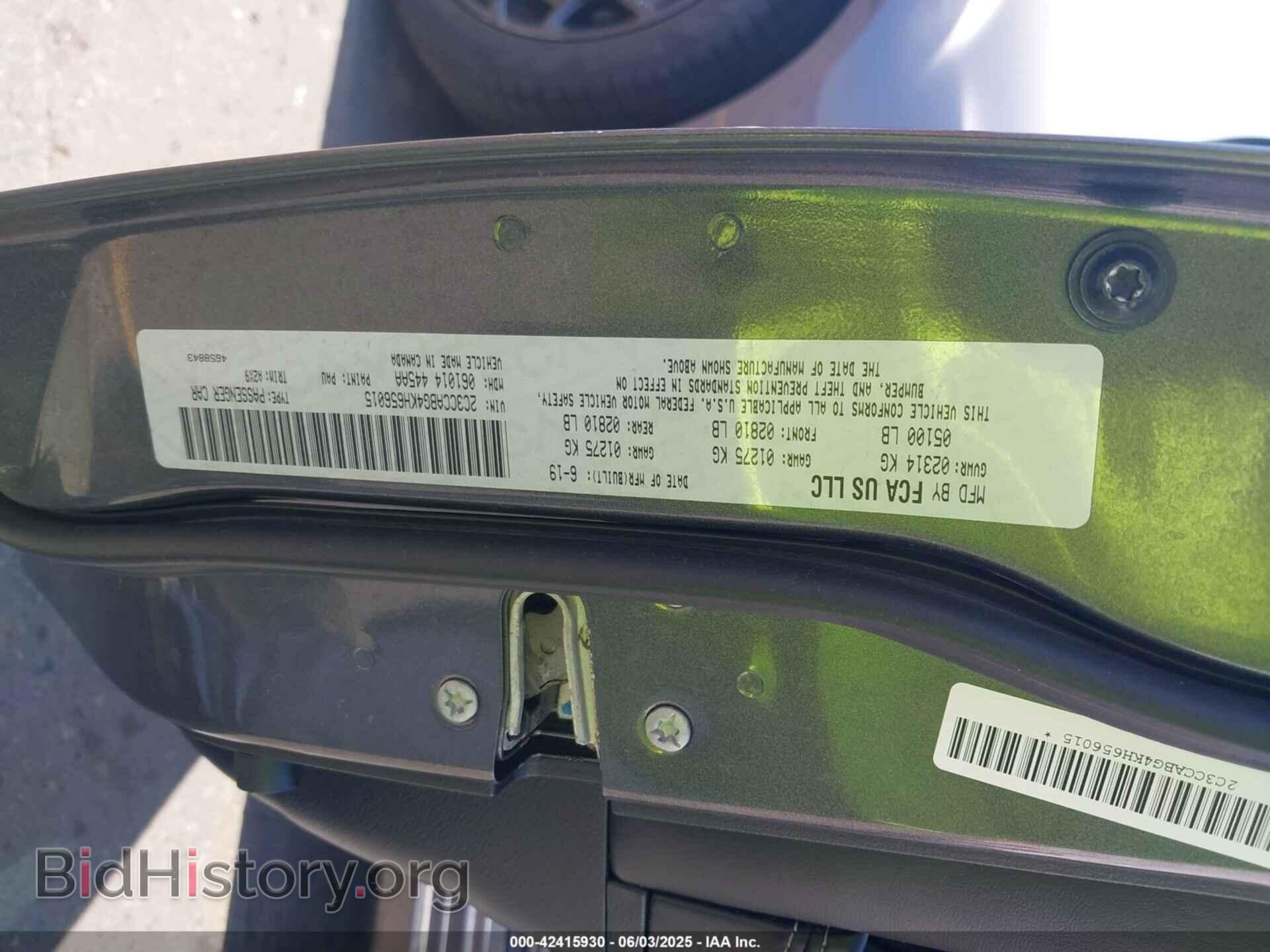 2019 CHRYSLER 300 - VIN: 2C3CCABG4KH656015 - Фото 9