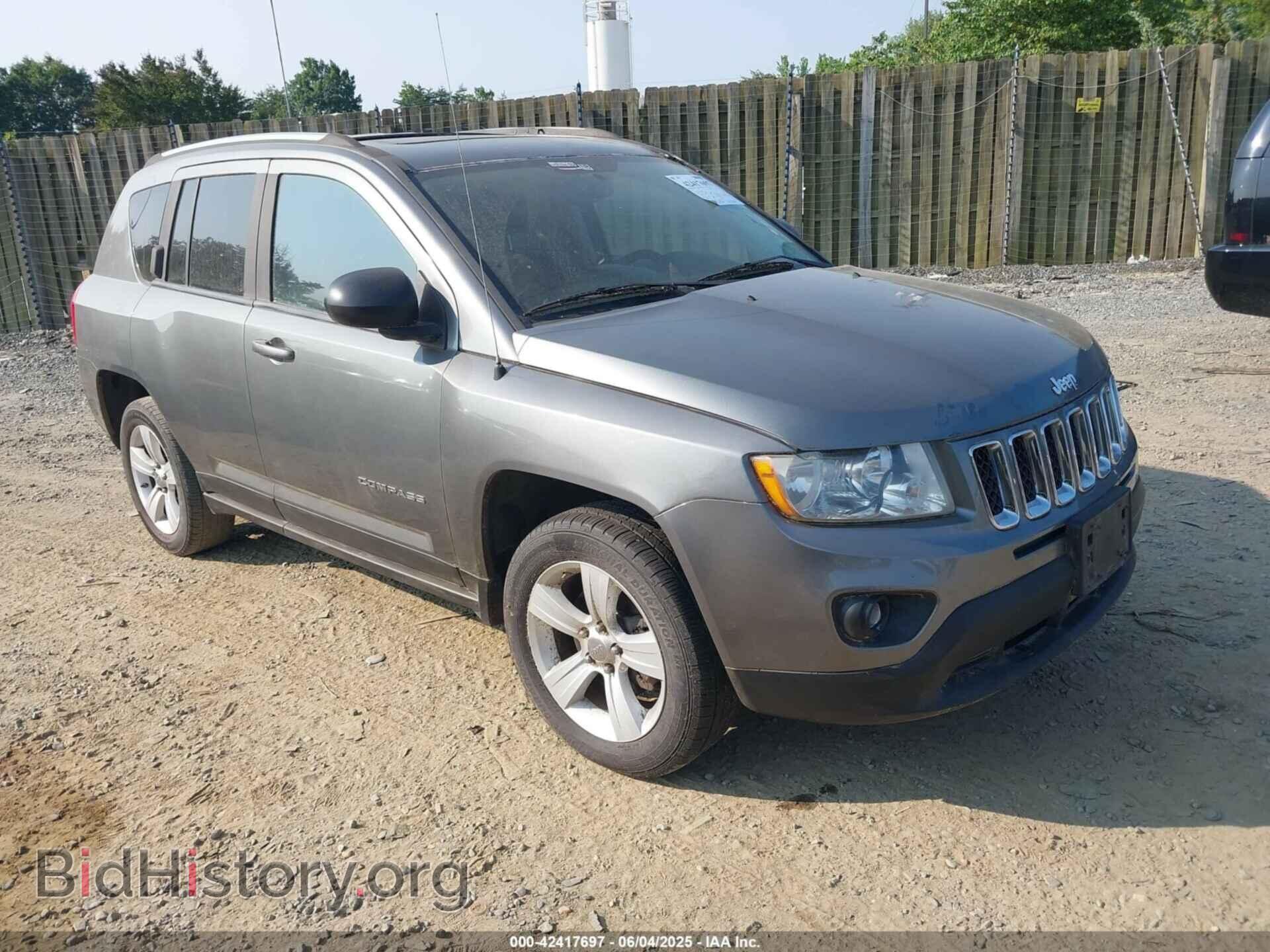 Photo 1J4NF1FB3BD202288 - JEEP COMPASS 2011