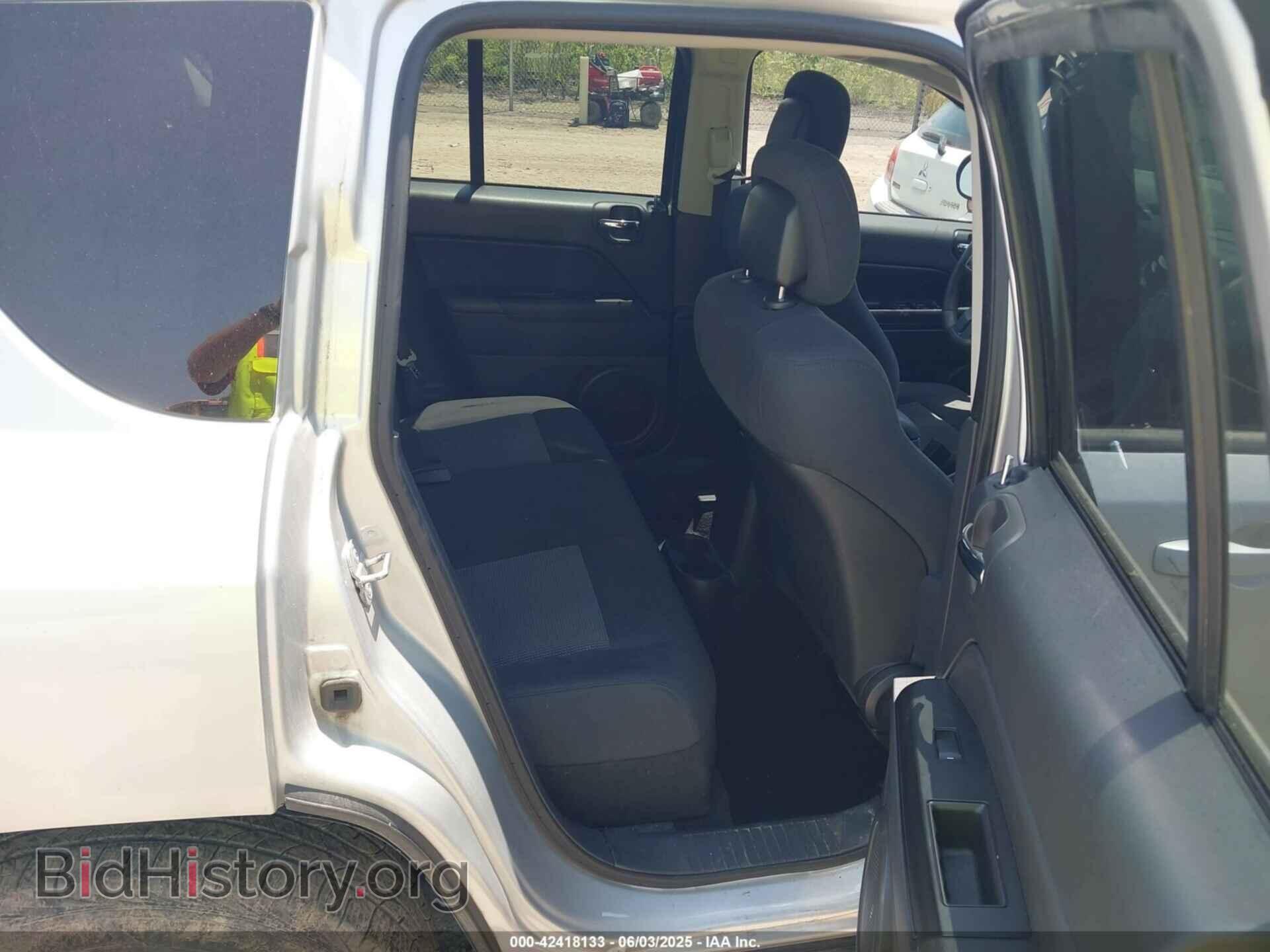 2011 JEEP COMPASS - VIN: 1J4NT1FA2BD171048 - Photo 8