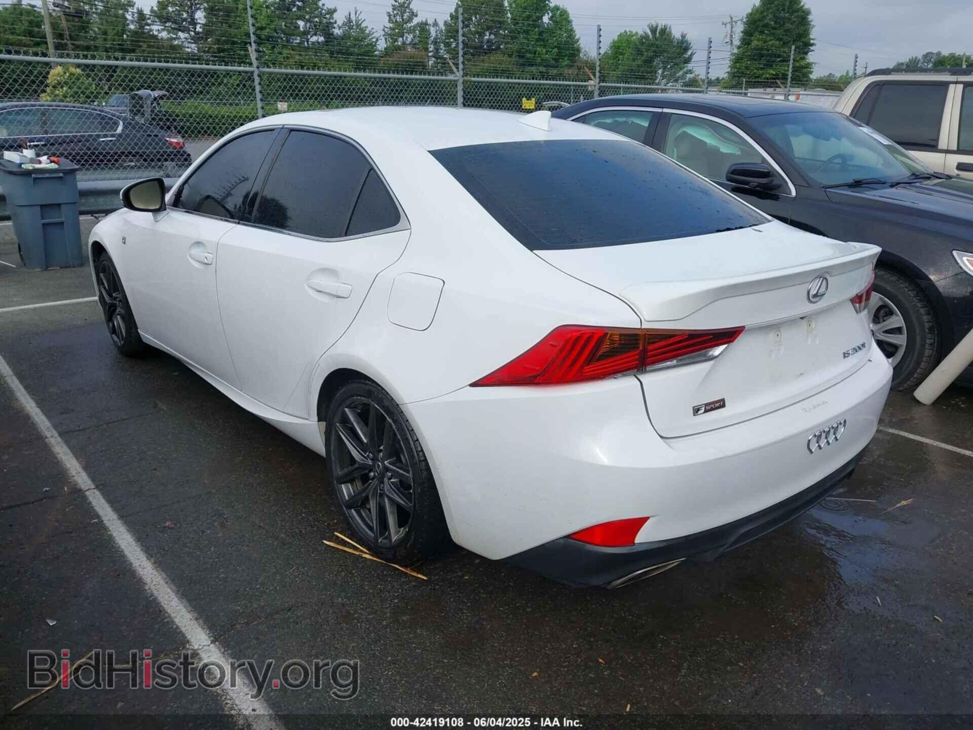 2017 LEXUS IS 200T - VIN: JTHBA1D27H5060250 - Фото 3