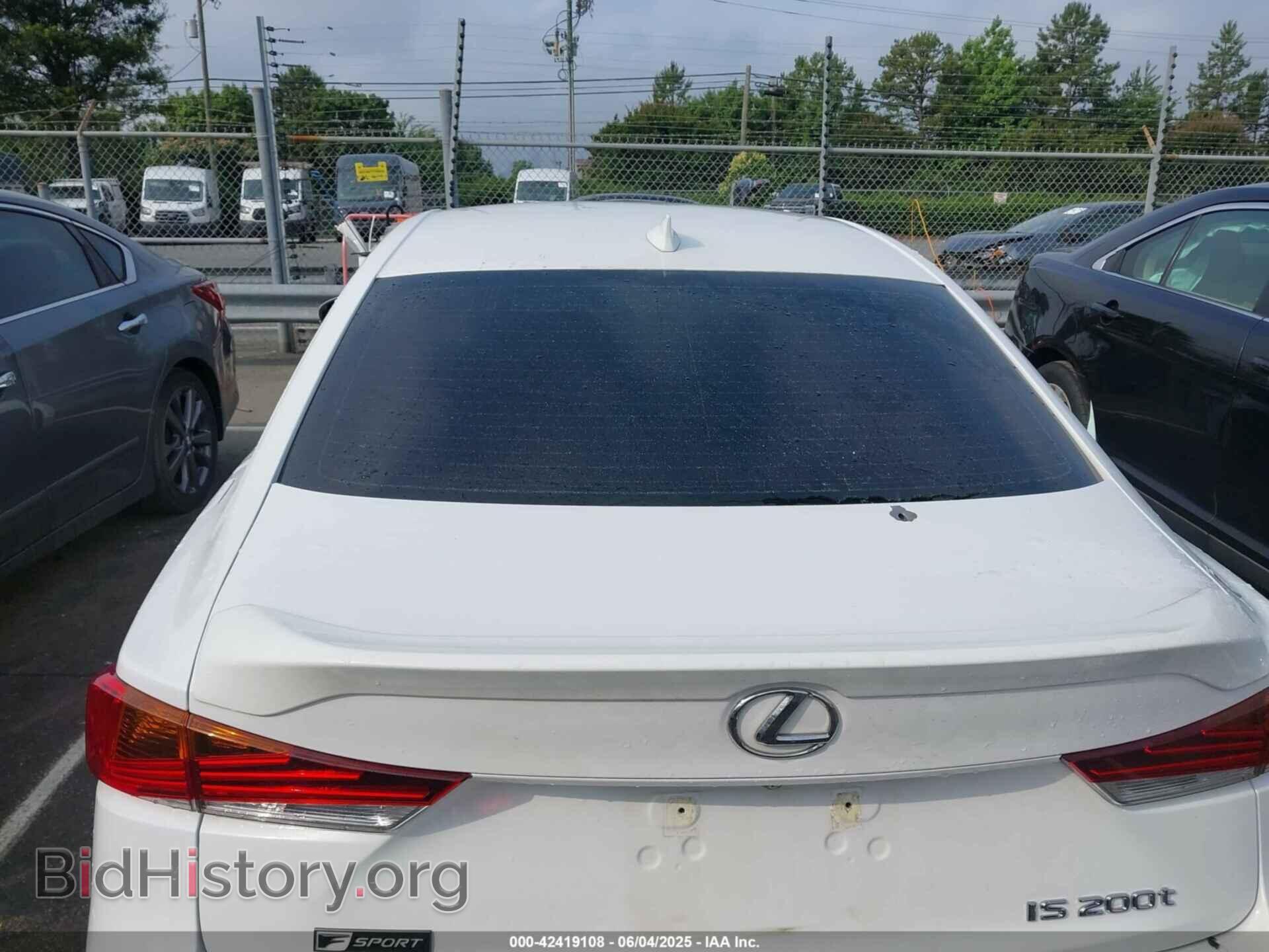 2017 LEXUS IS 200T - VIN: JTHBA1D27H5060250 - Фото 6