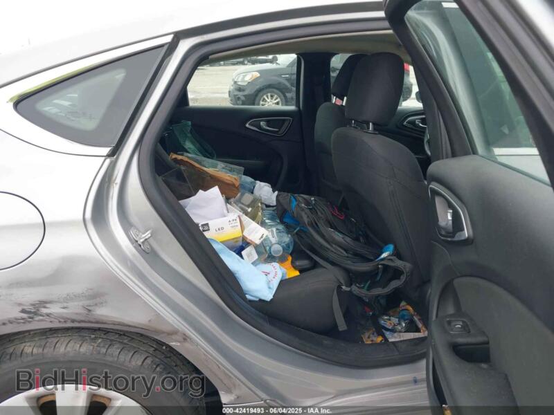 2015 Chrysler 200 (VIN 1C3CCCFB0FN593275) — photo 8 of 12