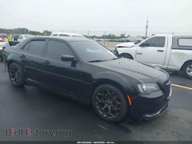 2019 Chrysler 300 Touring (VIN 2C3CCAAG9KH690761) — фото 1 из 17, IAAI, повреждение: левый бок
