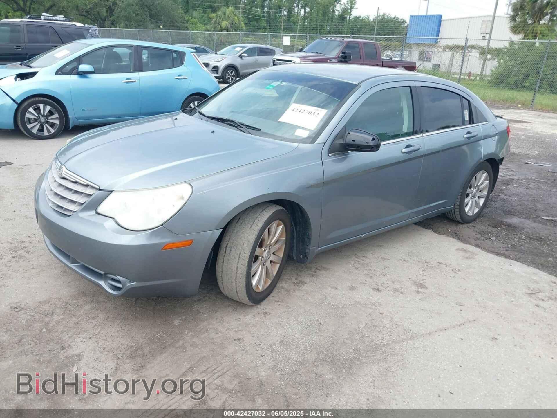 2010 CHRYSLER SEBRING - VIN: 1C3CC5FB4AN132732 - Фото 2