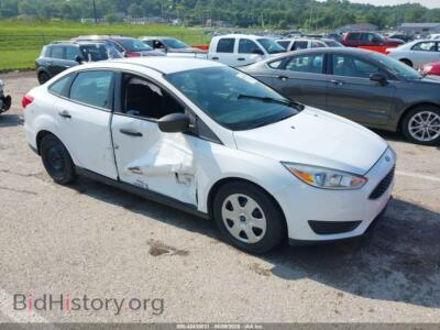 2017 Ford FOCUS S, белый — VIN 1FADP3E25HL299512, IAAI