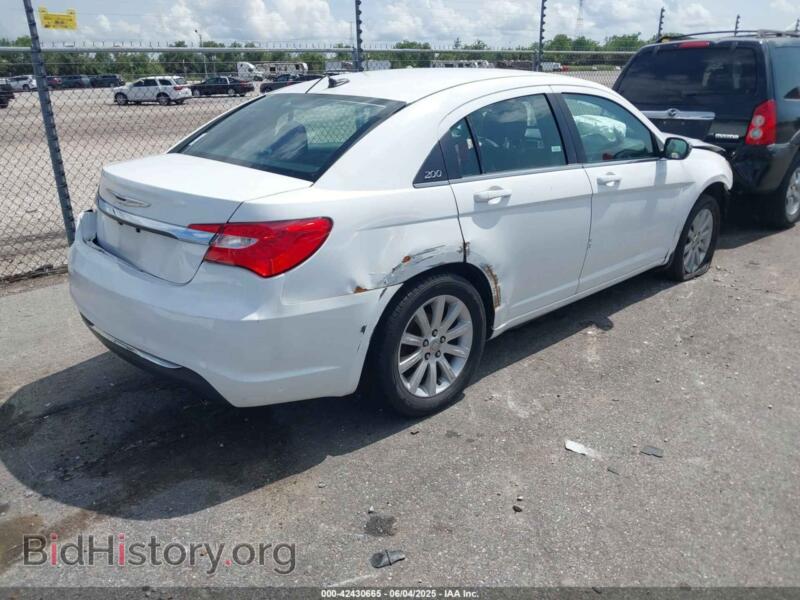 2013 Chrysler 200 (VIN 1C3CCBBG1DN556132) — фото 4 из 10
