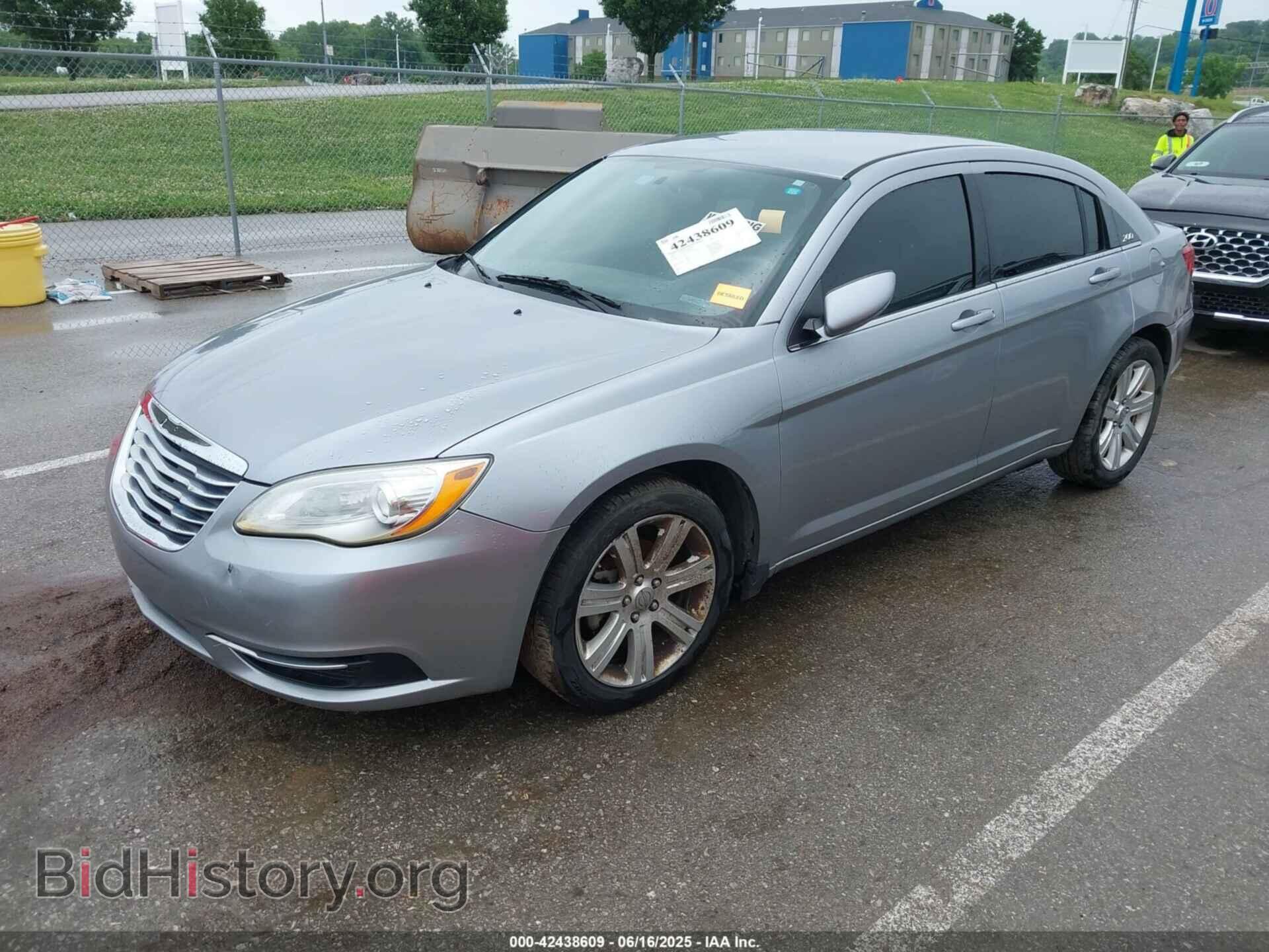 2013 CHRYSLER 200 - VIN: 1C3CCBAB0DN660245 - Фото 2