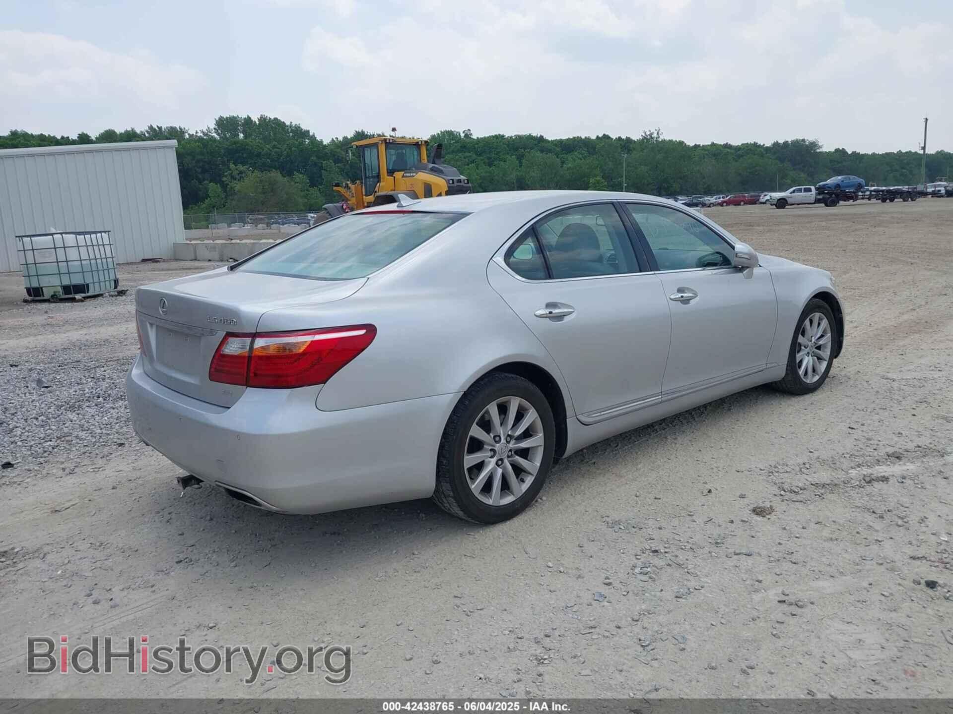 2011 LEXUS LS 460 - VIN: JTHCL5EFXB5010523 - Photo 4