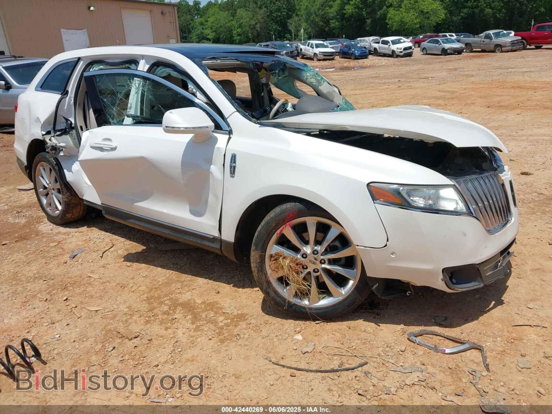 Photo 2LMHJ5AT6CBL52895 - LINCOLN MKT 2012