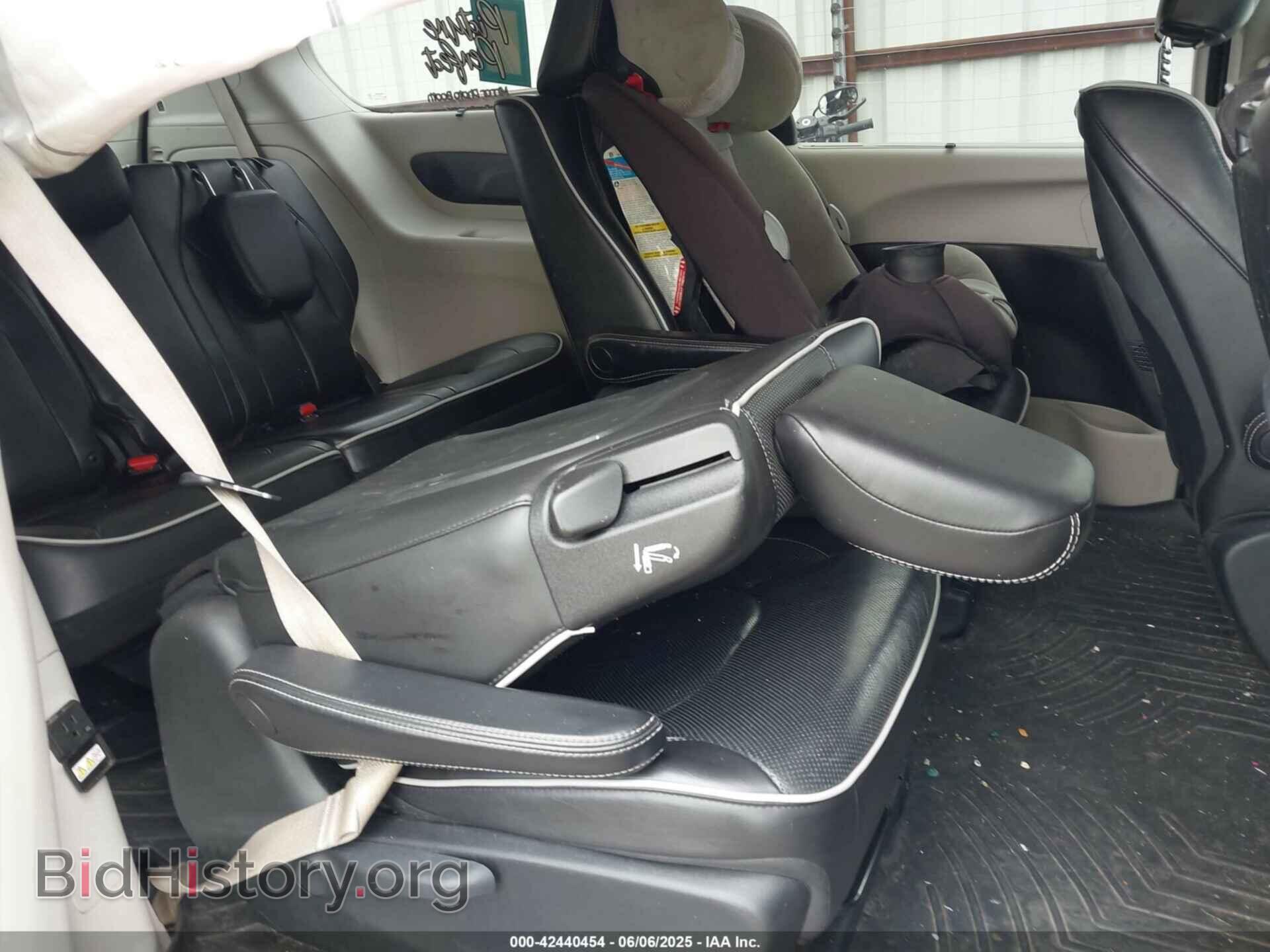 2021 CHRYSLER PACIFICA HYBRID - VIN: 2C4RC1S7XMR536528 - Фото 8