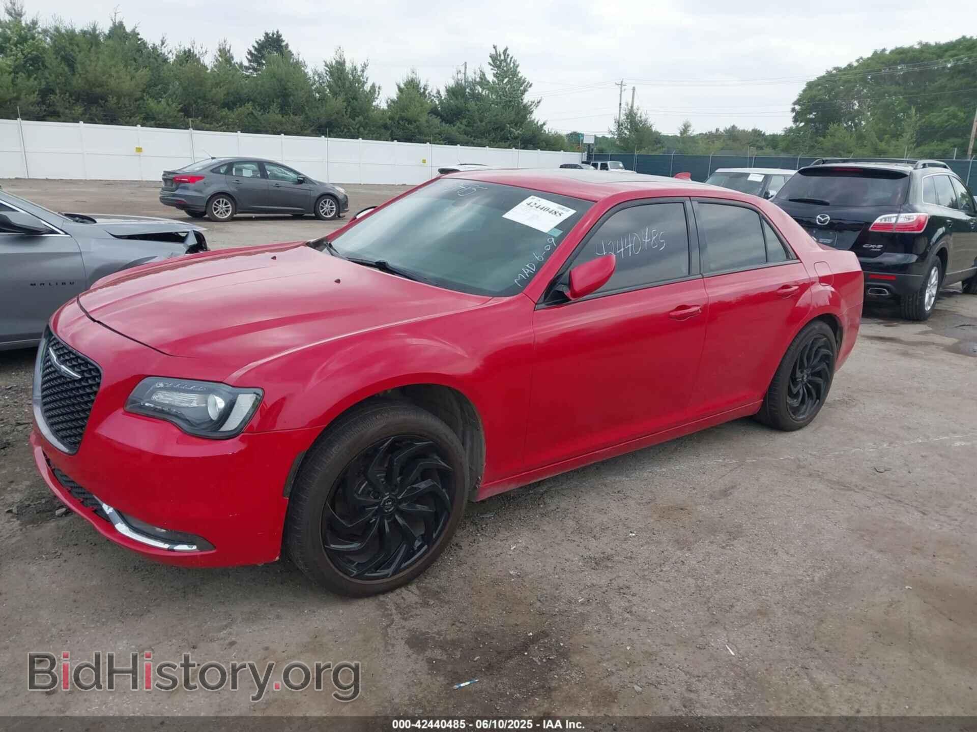 2016 CHRYSLER 300 - VIN: 2C3CCABG1GH167658 - Фото 2