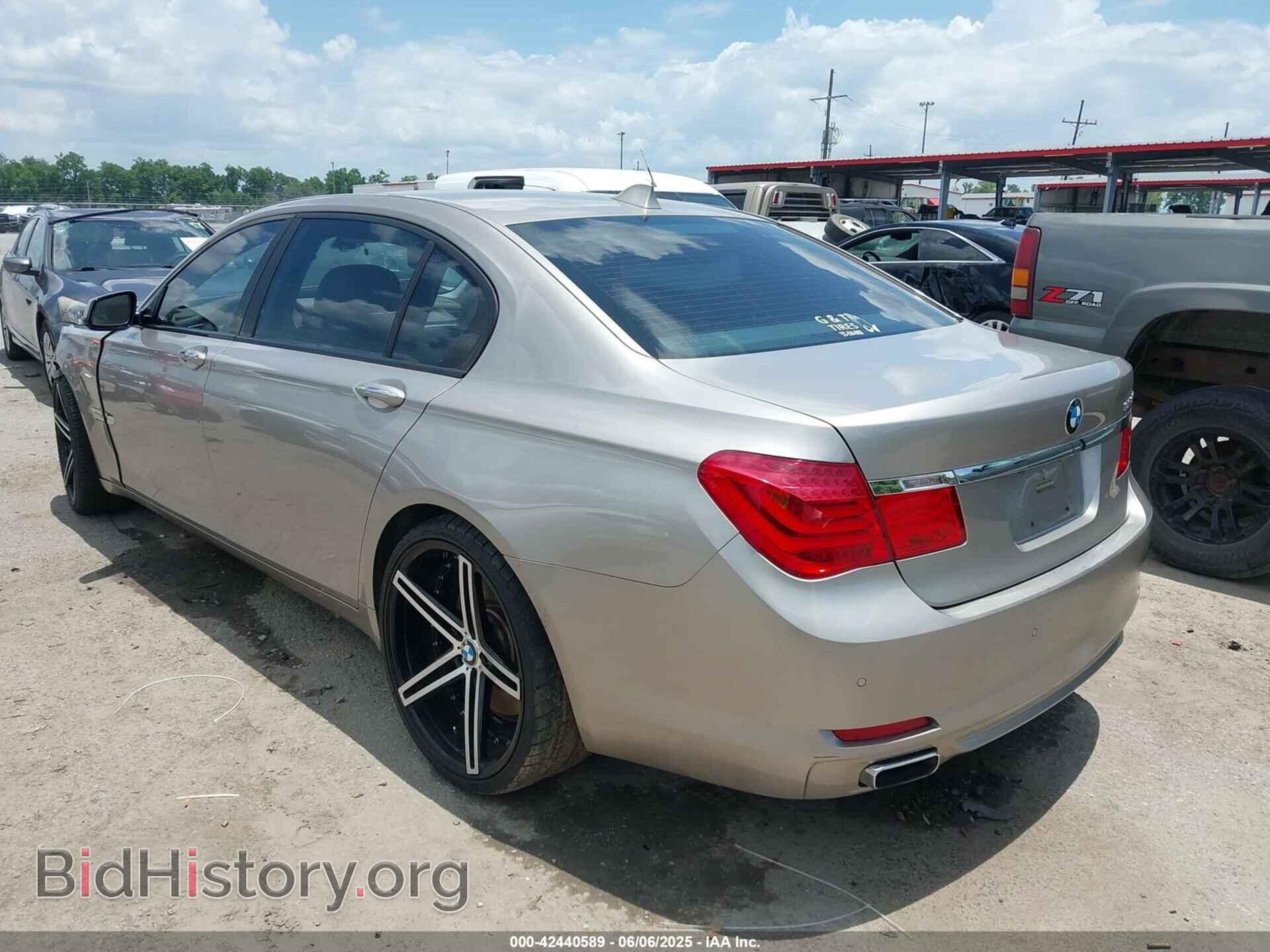 2009 BMW 750LI - VIN: WBAKB83539CY62193 - Фото 3
