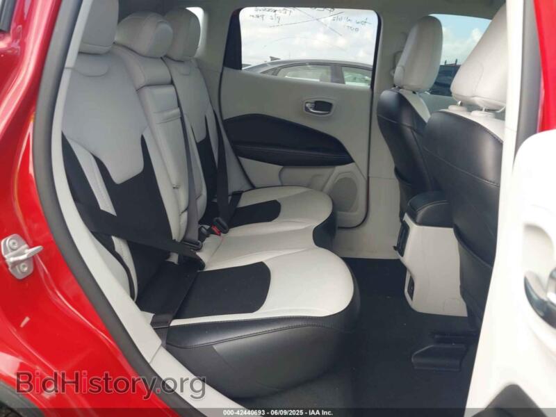 2020 Jeep COMPASS (VIN 3C4NJCBB2LT154879) — фото 8 из 16