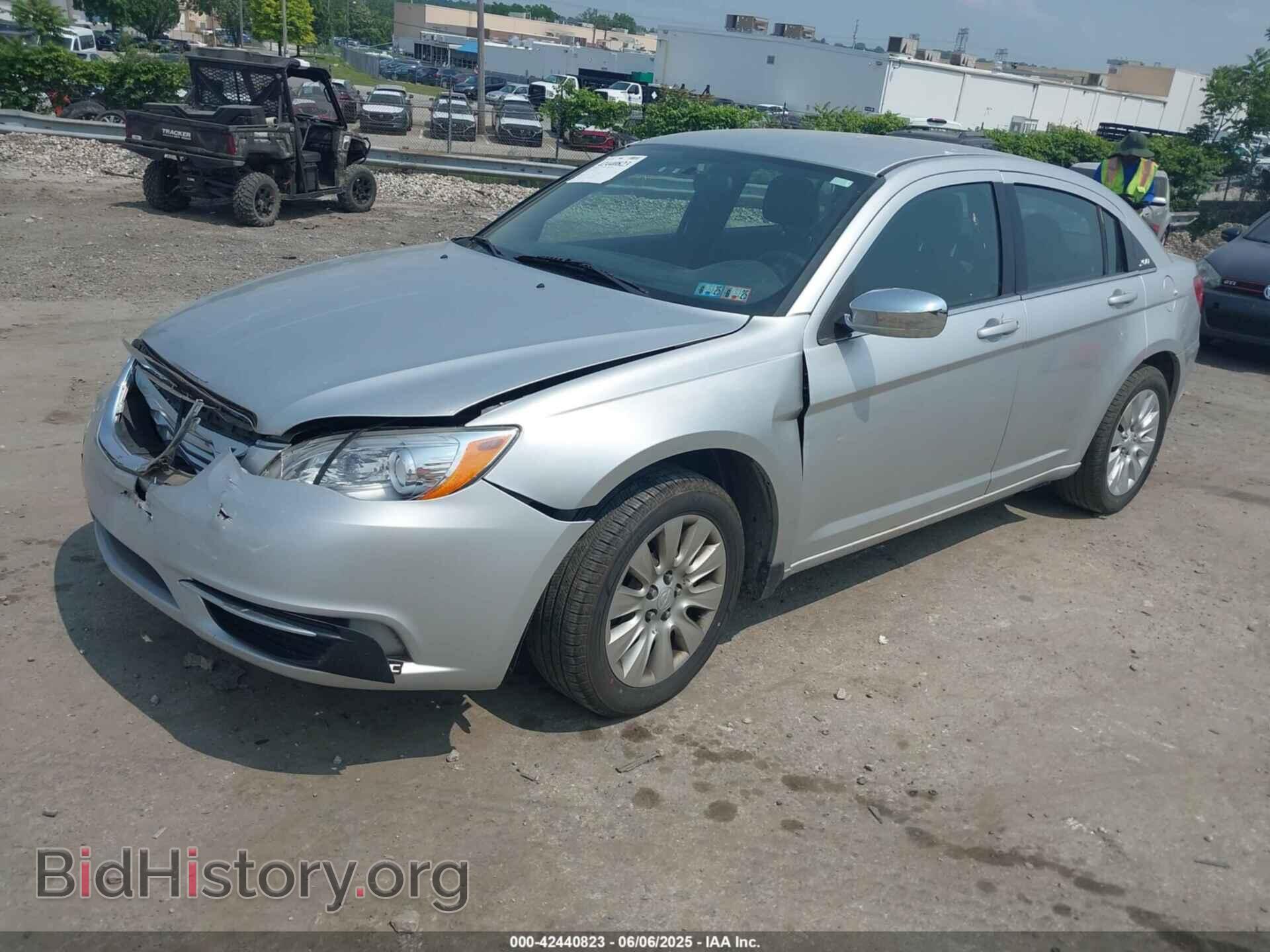 2012 CHRYSLER 200 - VIN: 1C3CCBABXCN305890 - Фото 2
