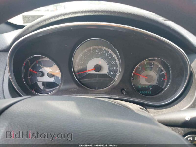 2012 Chrysler 200 (VIN 1C3CCBABXCN305890) — photo 7 of 16