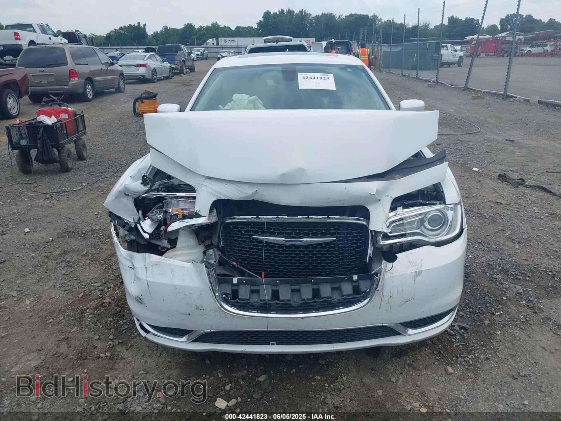 2016 CHRYSLER 300 - VIN: 2C3CCAAG2GH216920 - Фото 11