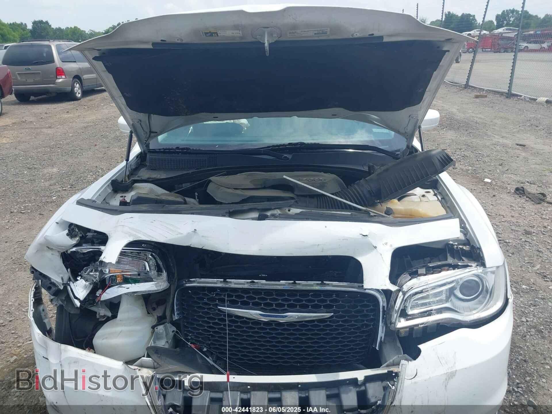 2016 CHRYSLER 300 - VIN: 2C3CCAAG2GH216920 - Фото 10
