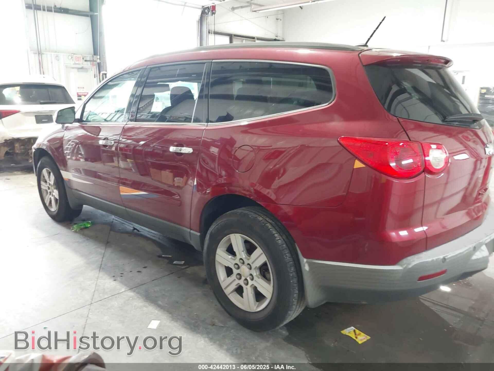2010 CHEVROLET TRAVERSE - VIN: 1GNLVGED6AJ243513 - Фото 3