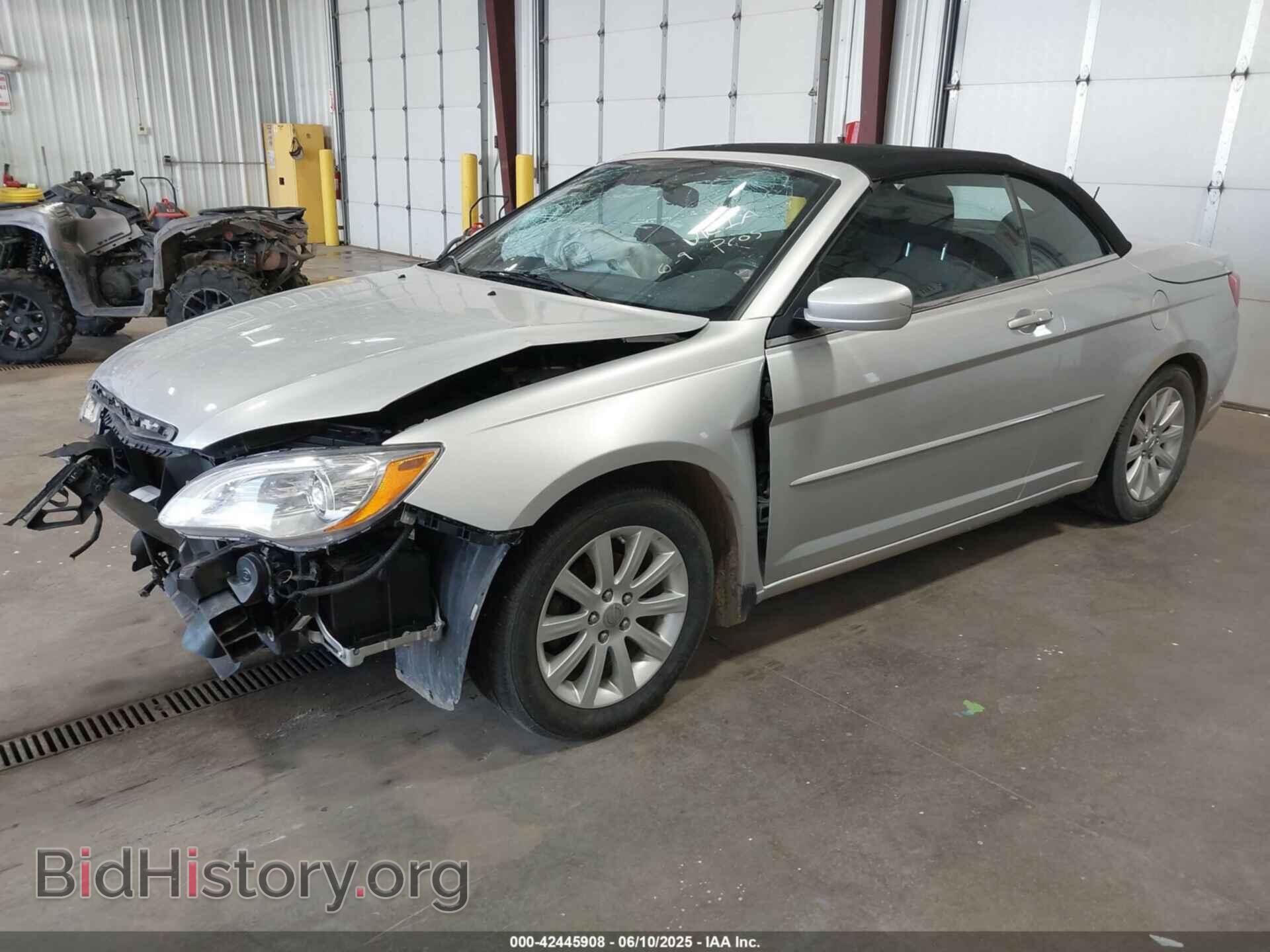 2011 CHRYSLER 200 - VIN: 1C3BC2EG0BN592334 - Фото 2