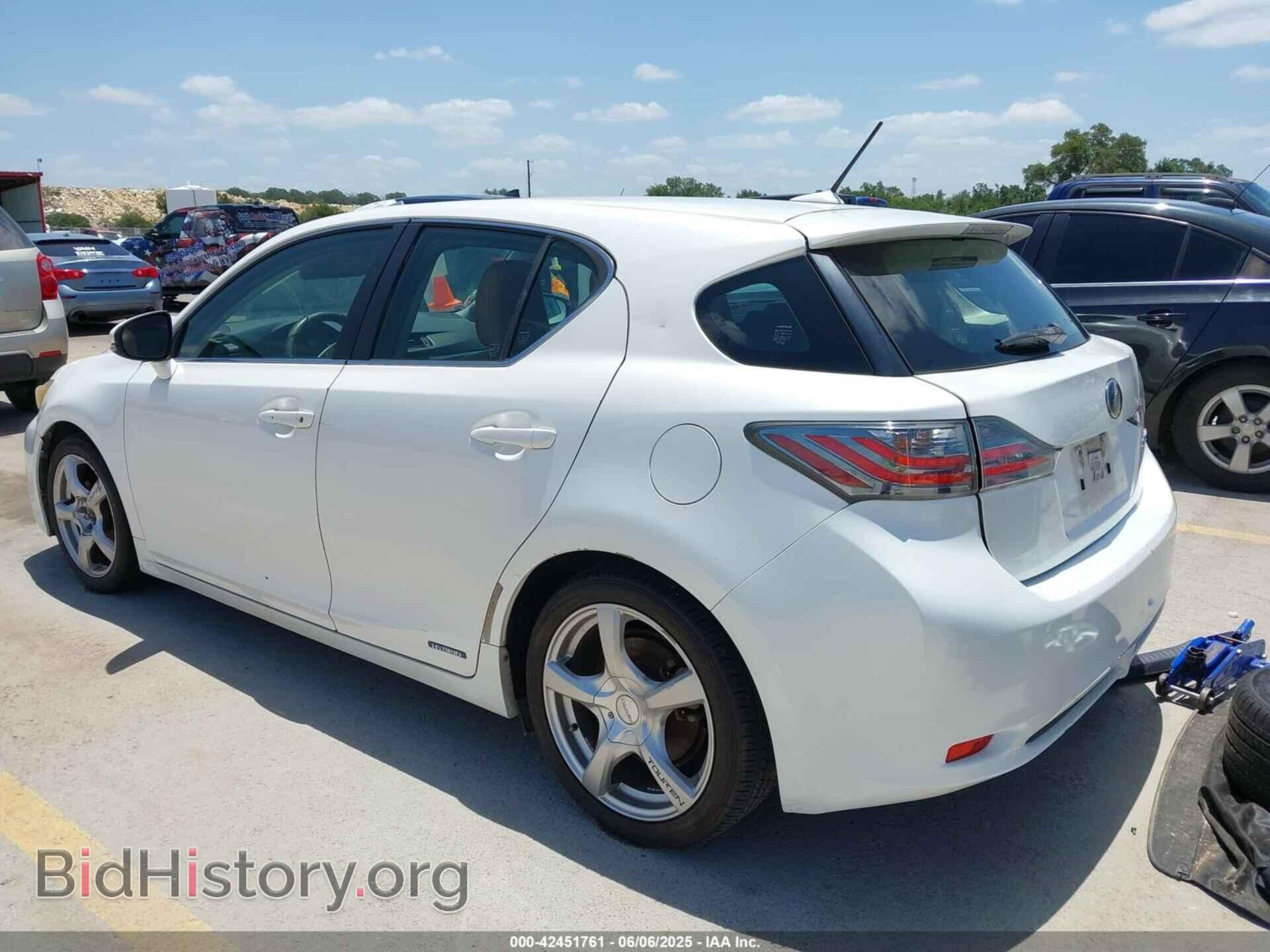 2011 LEXUS CT 200H - VIN: JTHKD5BH2B2020642 - Фото 3