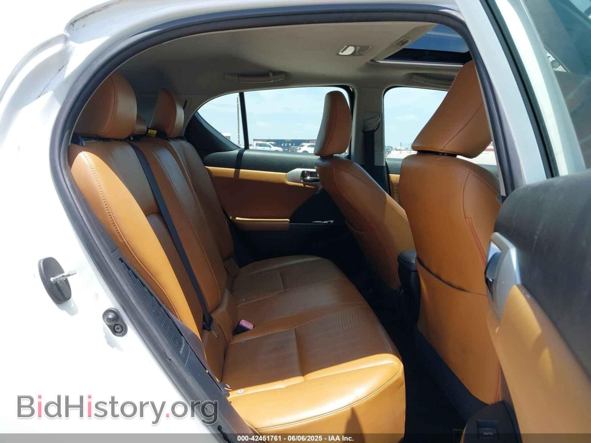 2011 LEXUS CT 200H - VIN: JTHKD5BH2B2020642 - Фото 8