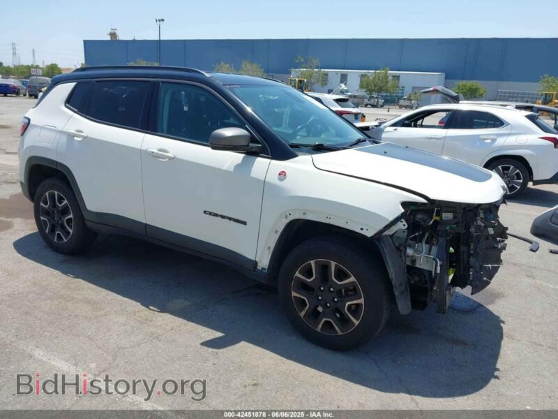 2019 Jeep COMPASS Trailhawk 4X4 (VIN 3C4NJDDB4KT799406) — фото 1 из 17, IAAI, повреждение: передняя часть
