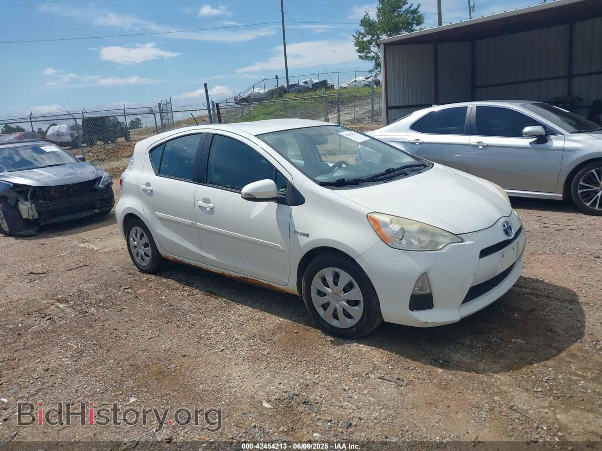 Фотография JTDKDTB36C1009273 - TOYOTA PRIUS C 2012