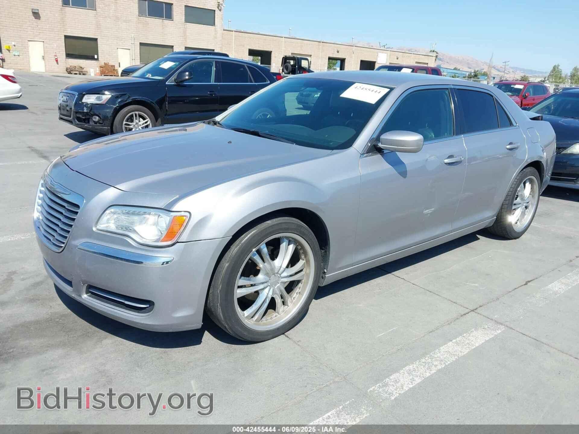 2014 CHRYSLER 300 - VIN: 2C3CCAAG6EH383035 - Фото 2