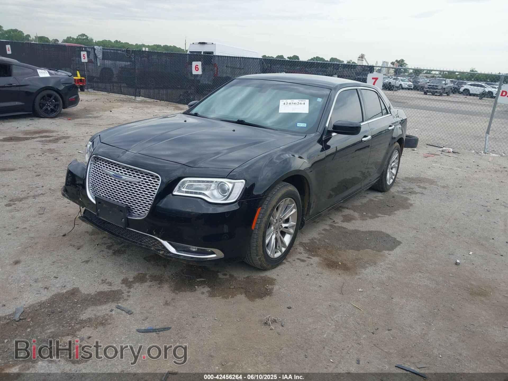 2019 CHRYSLER 300 - VIN: 2C3CCAAG6KH610400 - Фото 2