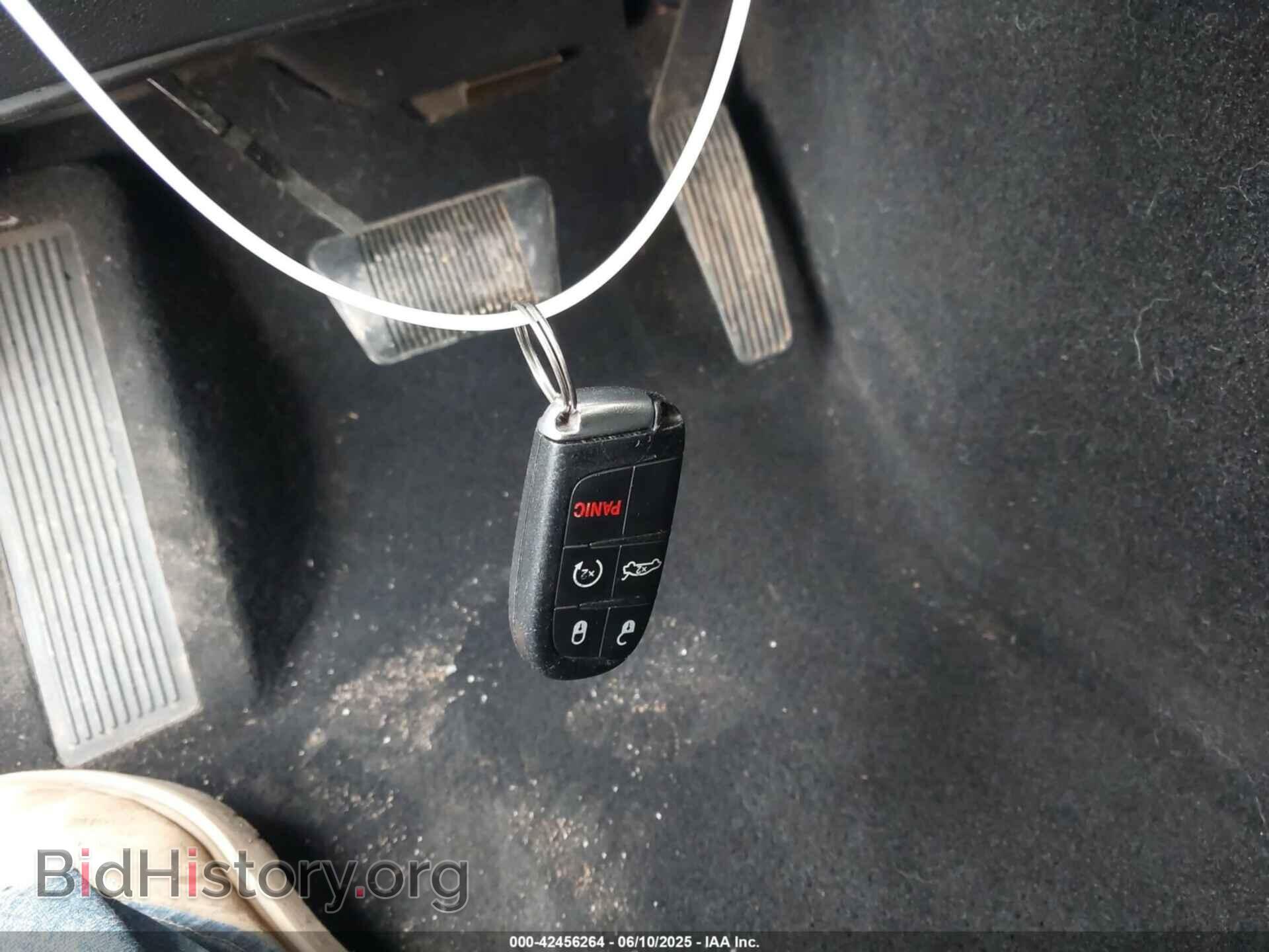 2019 CHRYSLER 300 - VIN: 2C3CCAAG6KH610400 - Фото 11
