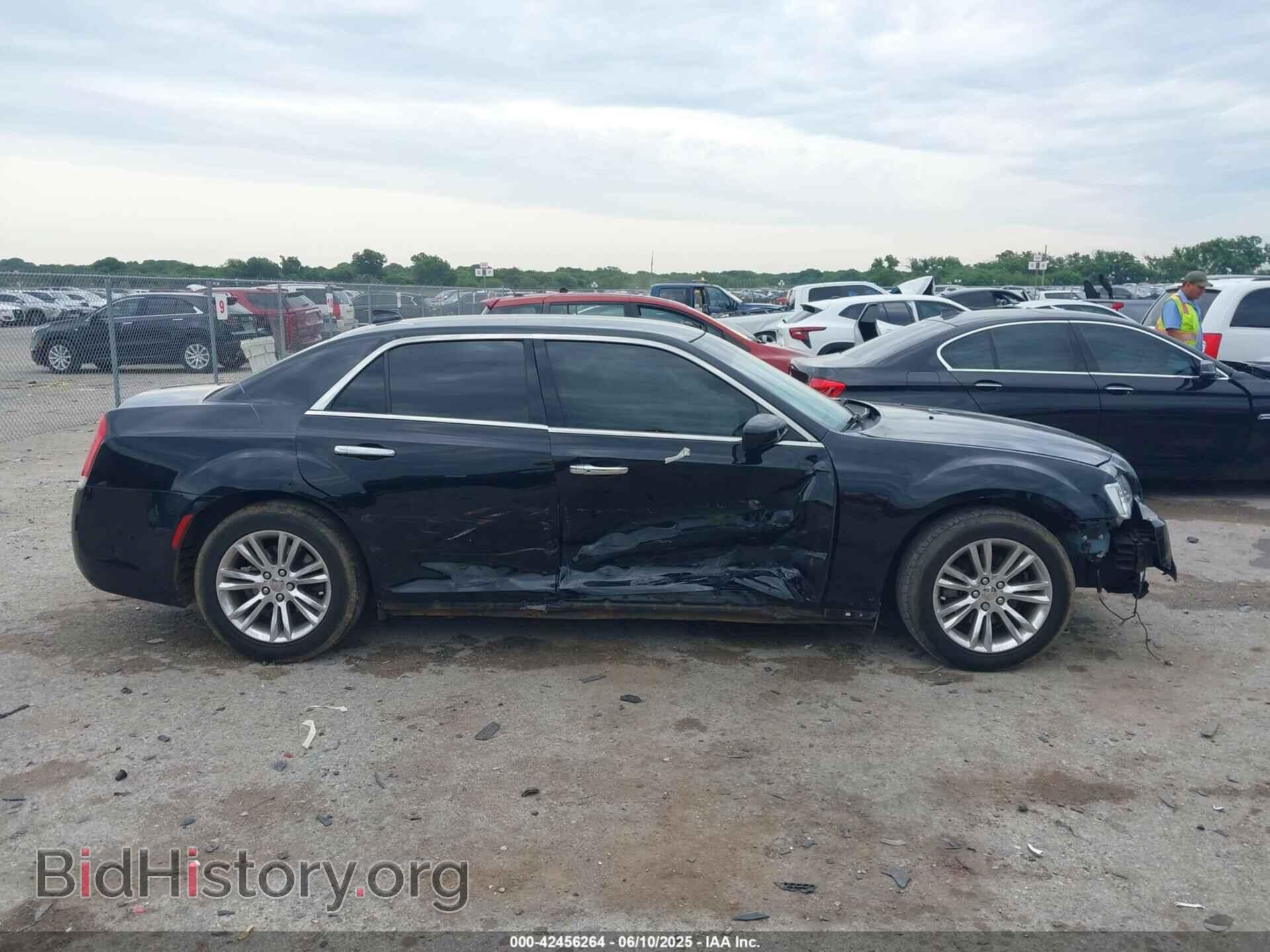 2019 CHRYSLER 300 - VIN: 2C3CCAAG6KH610400 - Фото 13