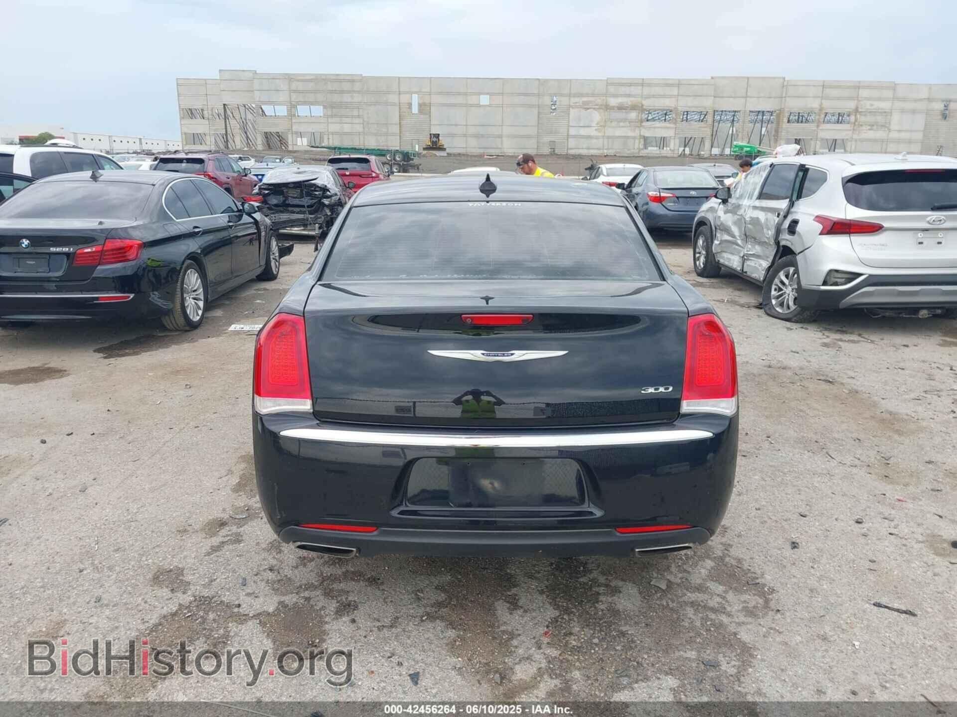 2019 CHRYSLER 300 - VIN: 2C3CCAAG6KH610400 - Фото 16